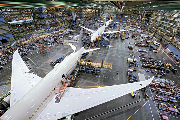 По словам Денниса Мюленбурга, Boeing изменяет сами подходы к проектированию и производству самолетов // Boeing