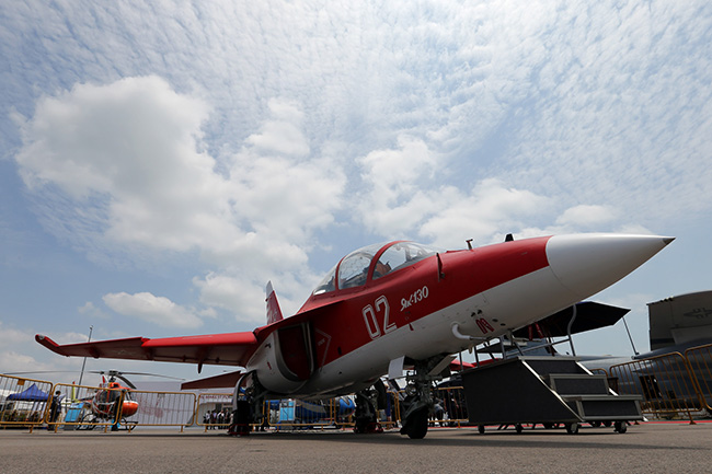 Военный учебно-тренировочный самолет Як-130 Yak-130