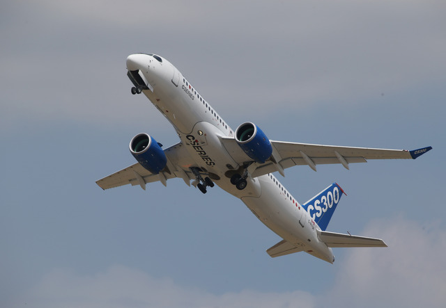 Самолет Bombardier CS300