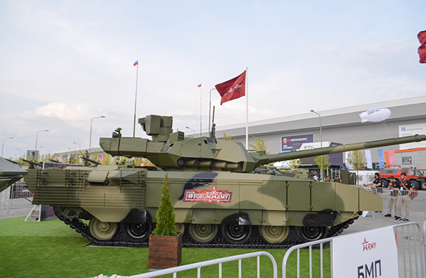 На "Армии-2017" в открытой экспозиции был впервые представлен перспективный основной боевой танк нового поколения Т-14 "Армата" (ATO.ru)