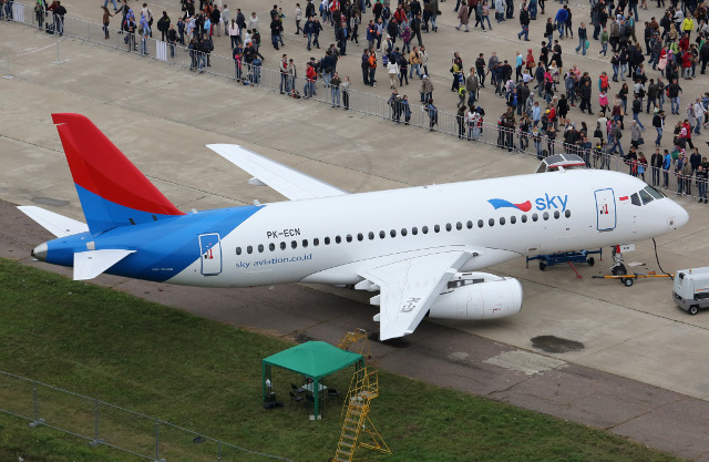 Самолет SSJ 100 на авиасалоне МАКС-2013