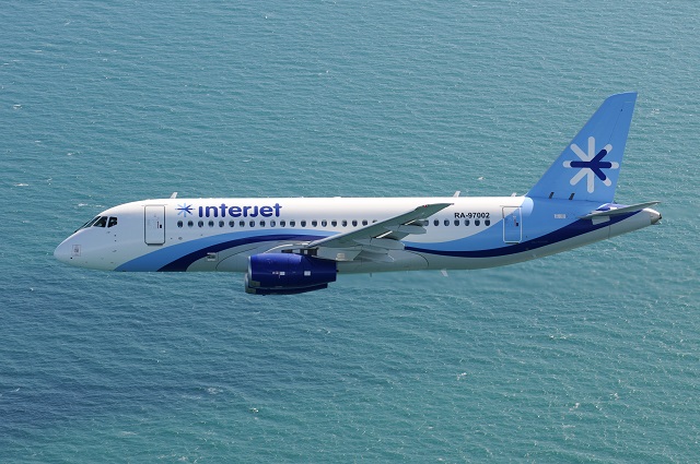 SSJ 100 для Interjet в полете над Венецией; май 2013 года :: SuperJet International / Wikimedia Commons SSJ 100