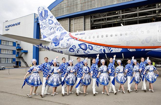 Самолет Airbus A321 авиакомпании "Аэрофлот" в юбилейной ливрее