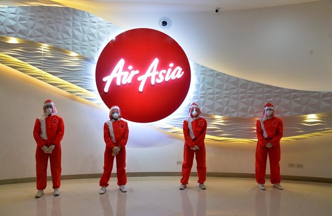 Новая униформа для бортпроводников авиакомпании AirAsia