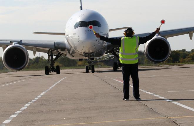 Самолет A350 в аэропорту Жуковского 