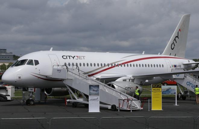 самолет SSJ 100 авиакомпании Cityjet