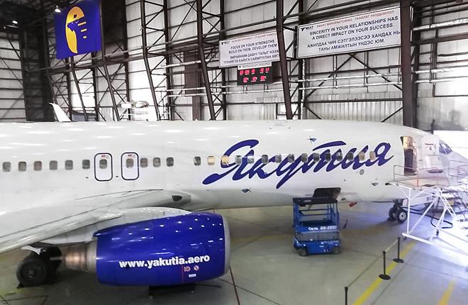 Самолет Boeing 737 авиакомпании "Якутия" в ангаре MIAT MRO