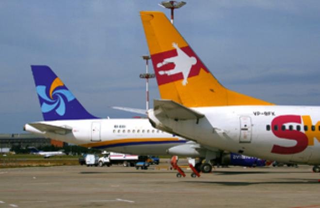 Avianova (left) bancrupted in October, while the second Russia's low-cost carrier SkyExpress (right) ceased operations due to the merge with Kuban Airlines Avianova bancrupted in October, SkyExpressceased operations due to the merge