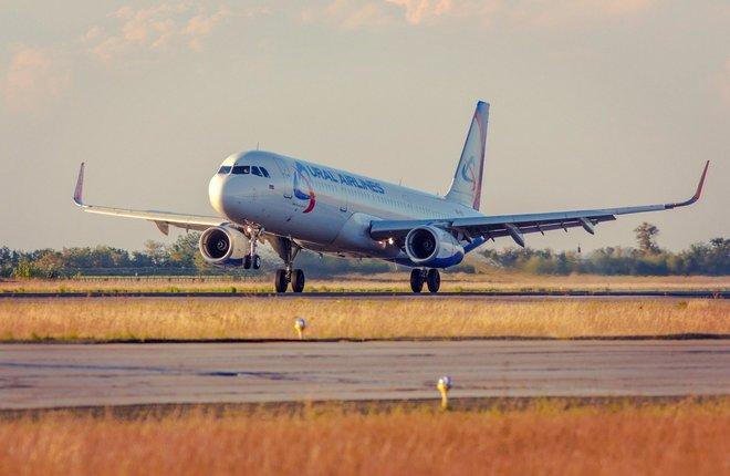 Самолет Airbus A320 авиакомпании "Уральские авиалинии" 