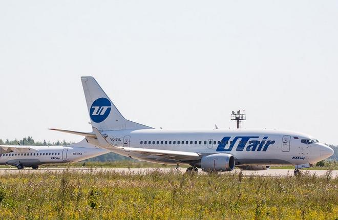 Самолеты ATR 72-500 и B-737-500 "ЮТэйр" в Уфе