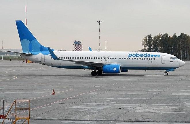 Самолет Boeing 737-800 низкобюджетной авиакомпании "Победа"