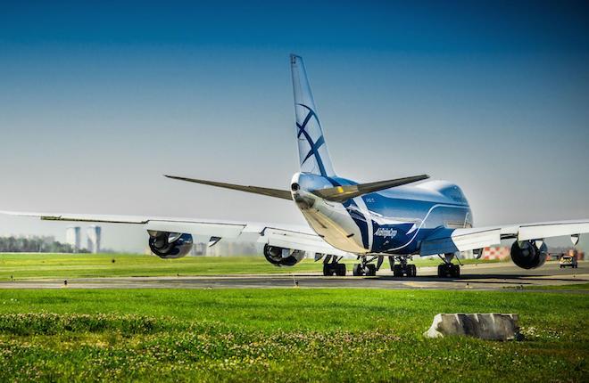 Самолет Boeing 747-8F