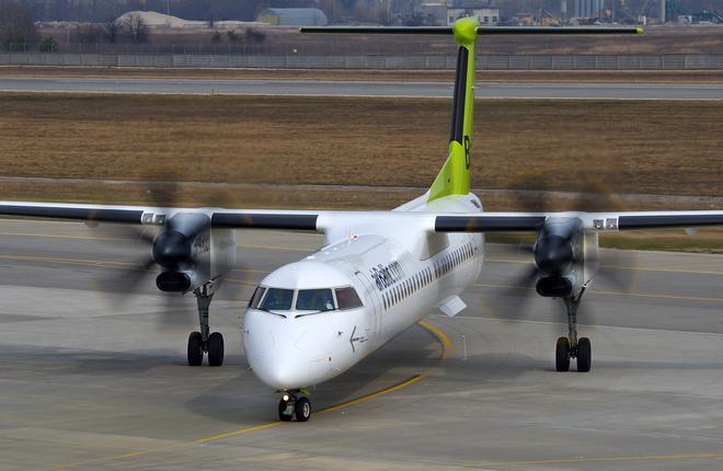 Самолет Bombardier Q400NG авиакомпании airBaltic