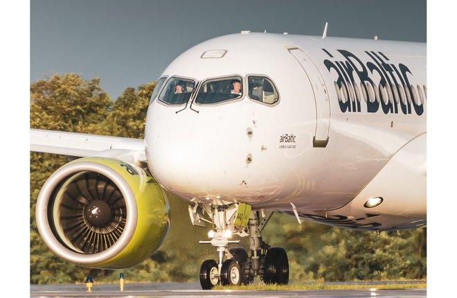 самолет Airbus A220-300 авиакомпании Air Baltic