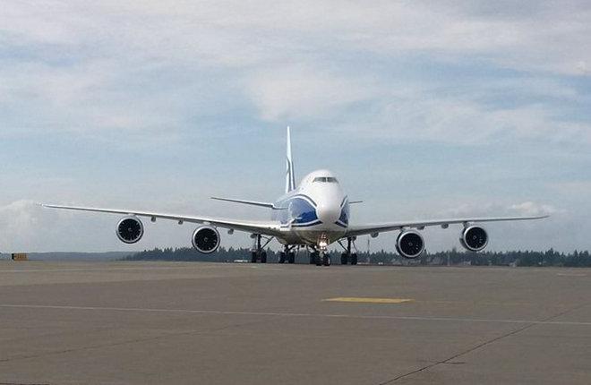 Самолет Boeing 747-8F в ливрее AirBridgeCargo