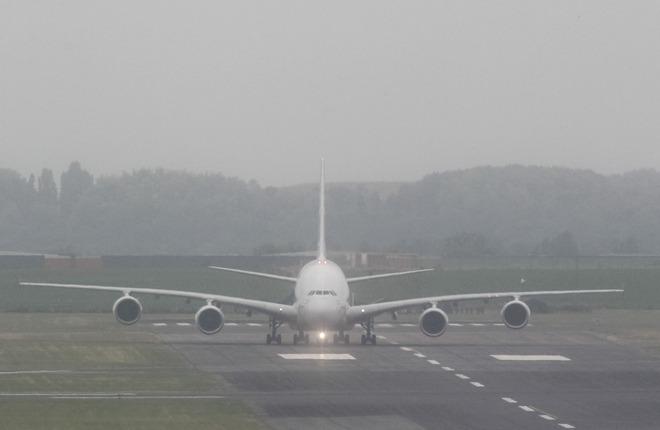 В 2015 г. Airbus поставил 27 крупнейших в мире пассажирских самолетов A380 :: Леонид Фаерберг // transport-photo.com Поставки самолетов Airbus показали небольшой рост
