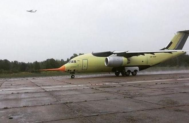 Прототип транспортного самолета Ан-178 впервые поднялся в воздух