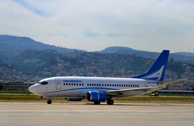 Самолет Boeing 737-500 авиакомпании Armenia