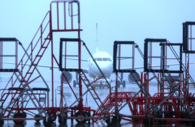 Обслуживание самолета в аэропорту Домодедово