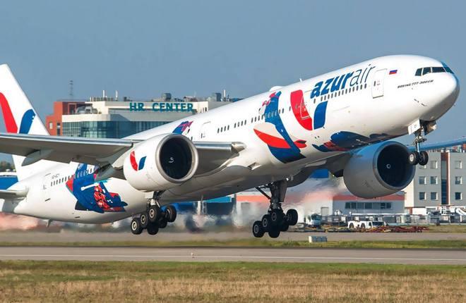 Самолет Boeing 777-300 Azur Air 