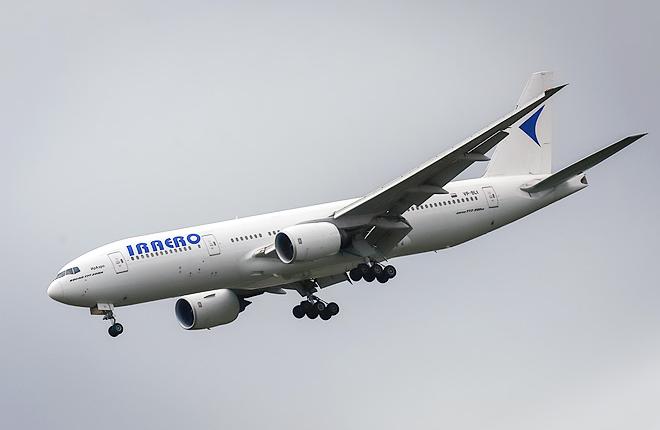 Самолет Boeing 777-200ER авиакомпании "ИрАэро"