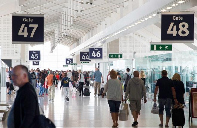 :: BHX В США отменили требование снимать обувь при досмотре в аэропортах, в Великобритании сняли ограничение на пронос жидкости на борт самолета