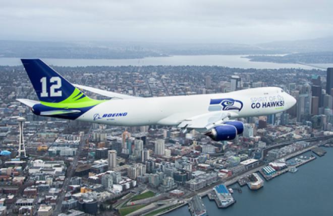 Самолет Boeing 747-8 в ливрее команды Seattle Seahawks