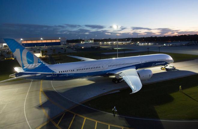 Выкатка самолета Boeing 787-10