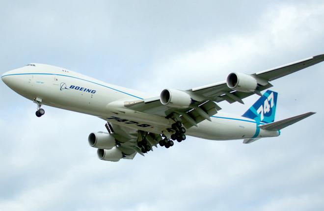 Сборку Boeing 747-8 замедлят до одного самолета в два месяца