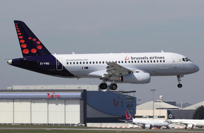 Самолет SSJ 100 в ливрее Brussels Airlines