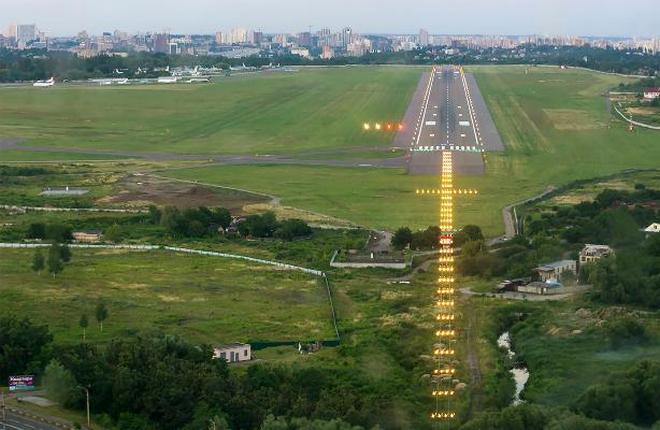 Аэропорт Жуляны в мае закроют на ремонт ВПП