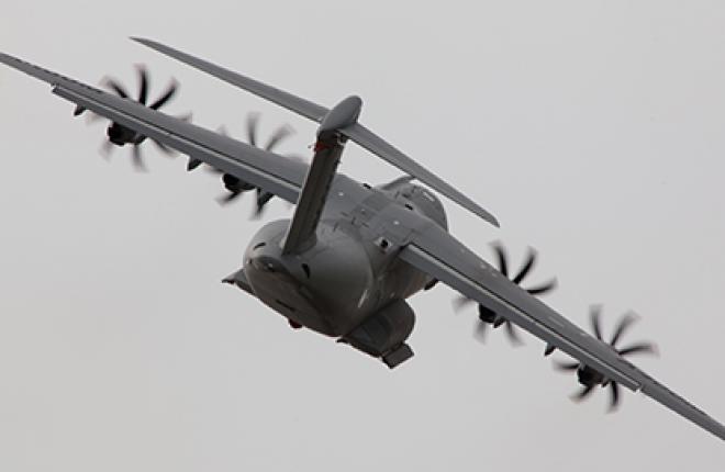В августе первый A400M был поставлен ВВС Франции. Airbus активно ищет экспортные