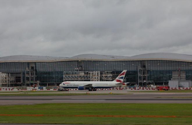 Самолет British Airways в аэропорту Пулково