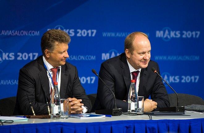 Министр транспорта Максим Соколов (слева) и гендиректор ГТЛК Сергей Храмагин на МАКС-2017 / ГТЛК