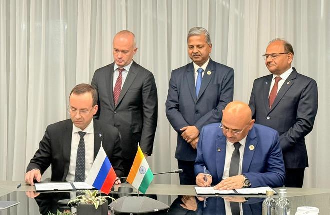 HAL уже сотрудничает с ОАК по лицензионному выпуску в Индии боевых самолетов Су-30МКИ :: HAL Индийский авиастроитель получил право на выпуск самолетов Superjet 100