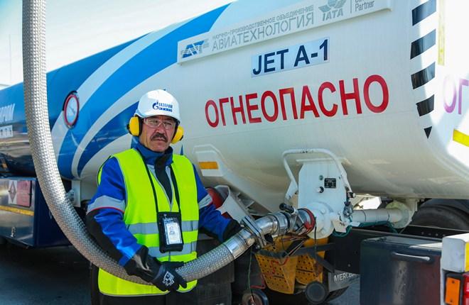 Российская "Газпромнефть-Аэро" начала заправку самолетов авиатопливом международного стандарта в Киргизии