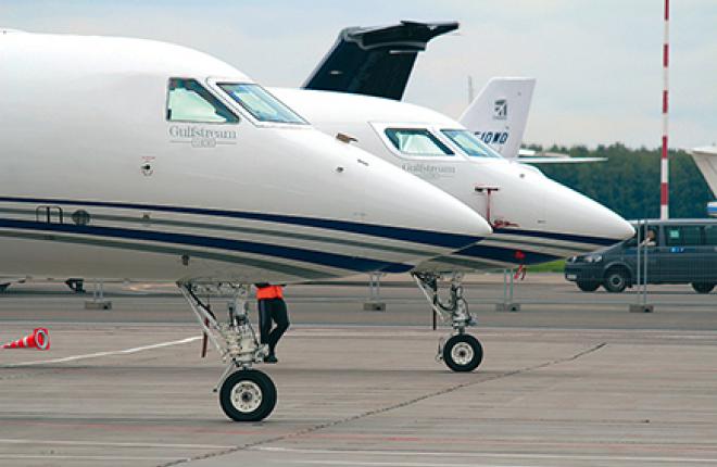 Gulfstream G450 at the JetExpo 2014 static display 