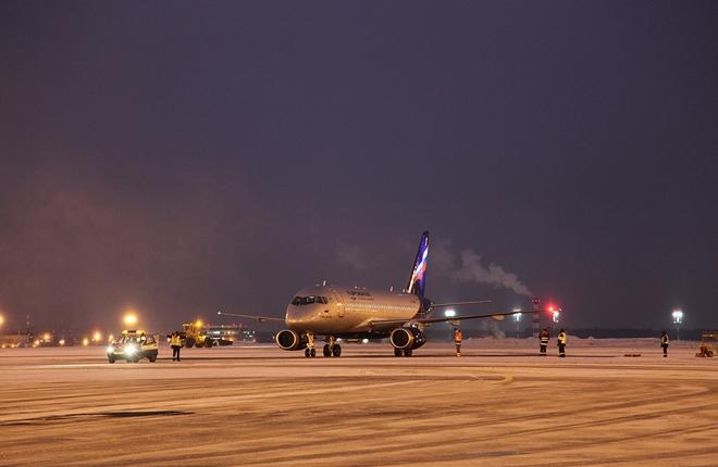 "Аэрофлот" возьмет первые новые SSJ 100 у "ВЭБ-лизинг"