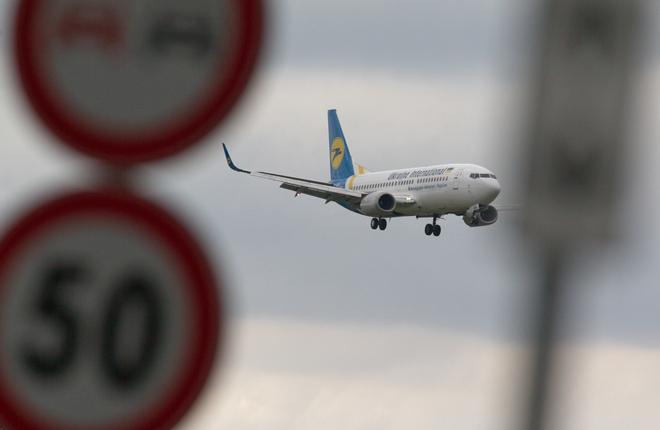 Самолет Boeing 737 авиакомпании "Международные авиалинии Украины"