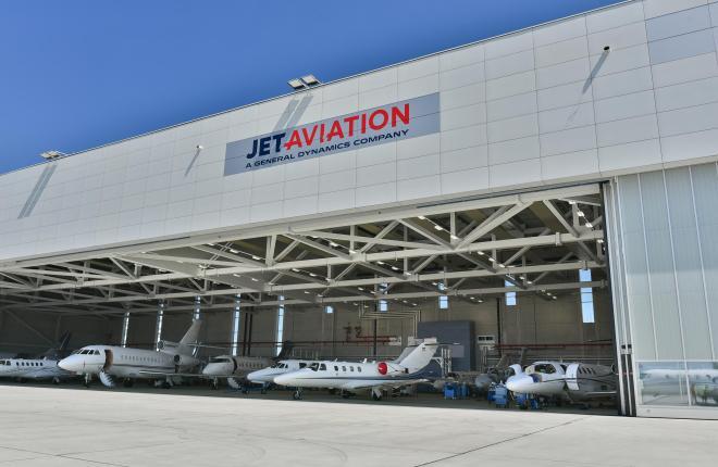Ангар компании Jet Aviation в Вене