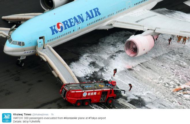 У Boeing 777 Korean Air загорелся двигатель