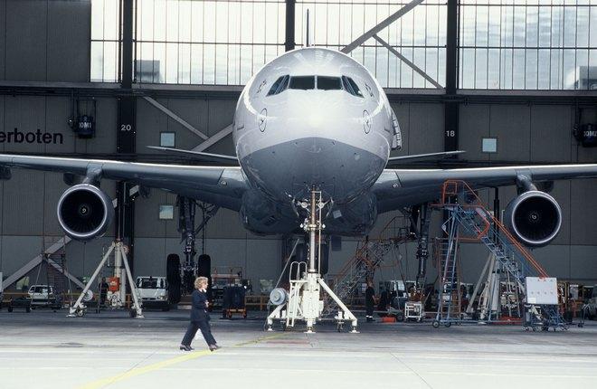 ТОиР широкофюзеляжного самолета Airbus во Франкфурте Lufthansa Technik