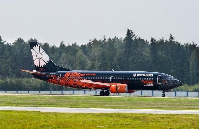 Самолет Boeing 737-300 авиакомпании "Белавиа"