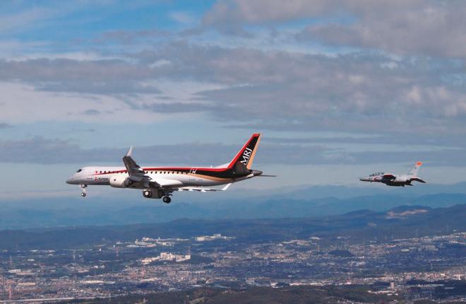 Самолет MRJ90 (Mitsubishi Regional Jet)