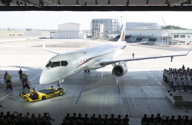 Mitsubishi Aircraft представила первый летный прототип MRJ