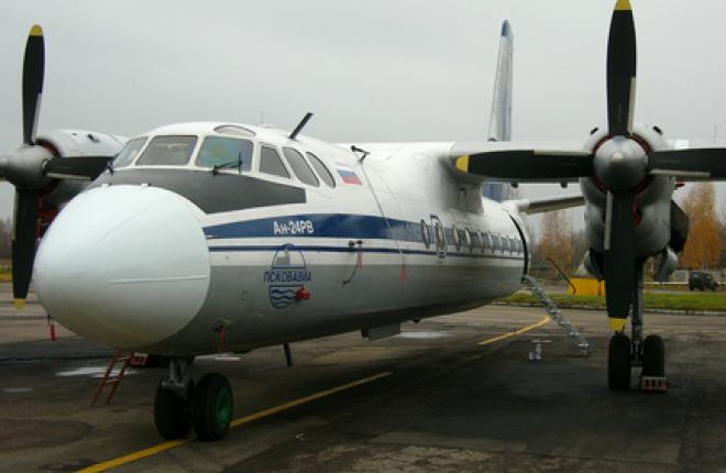 Самолет Ан-24 авиакомпании "Псковавиа" выкатился за пределы ВПП
