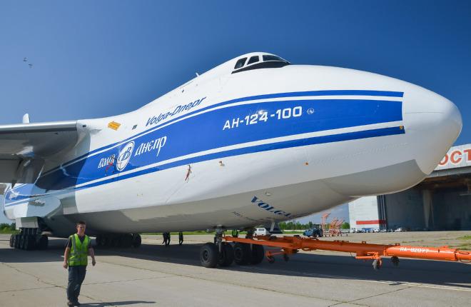 "Спектр-Авиа" перекрасила Ан-124 в цвета авиакомпании "Волга-Днепр"