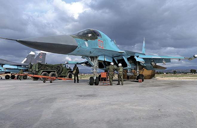 Истребитель-бомбардировщик Су-34 на авиабазе «Хмеймим»