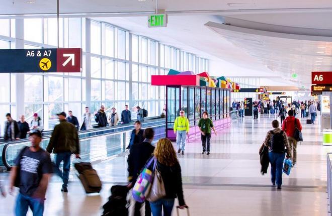 :: Seattle airport Американские авиакомпании пострадали от сбоя Amazon AWS