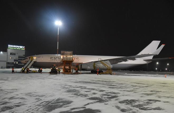 Восстановленный грузовой Ил-96-400Т приступил к коммерческой эксплуатации